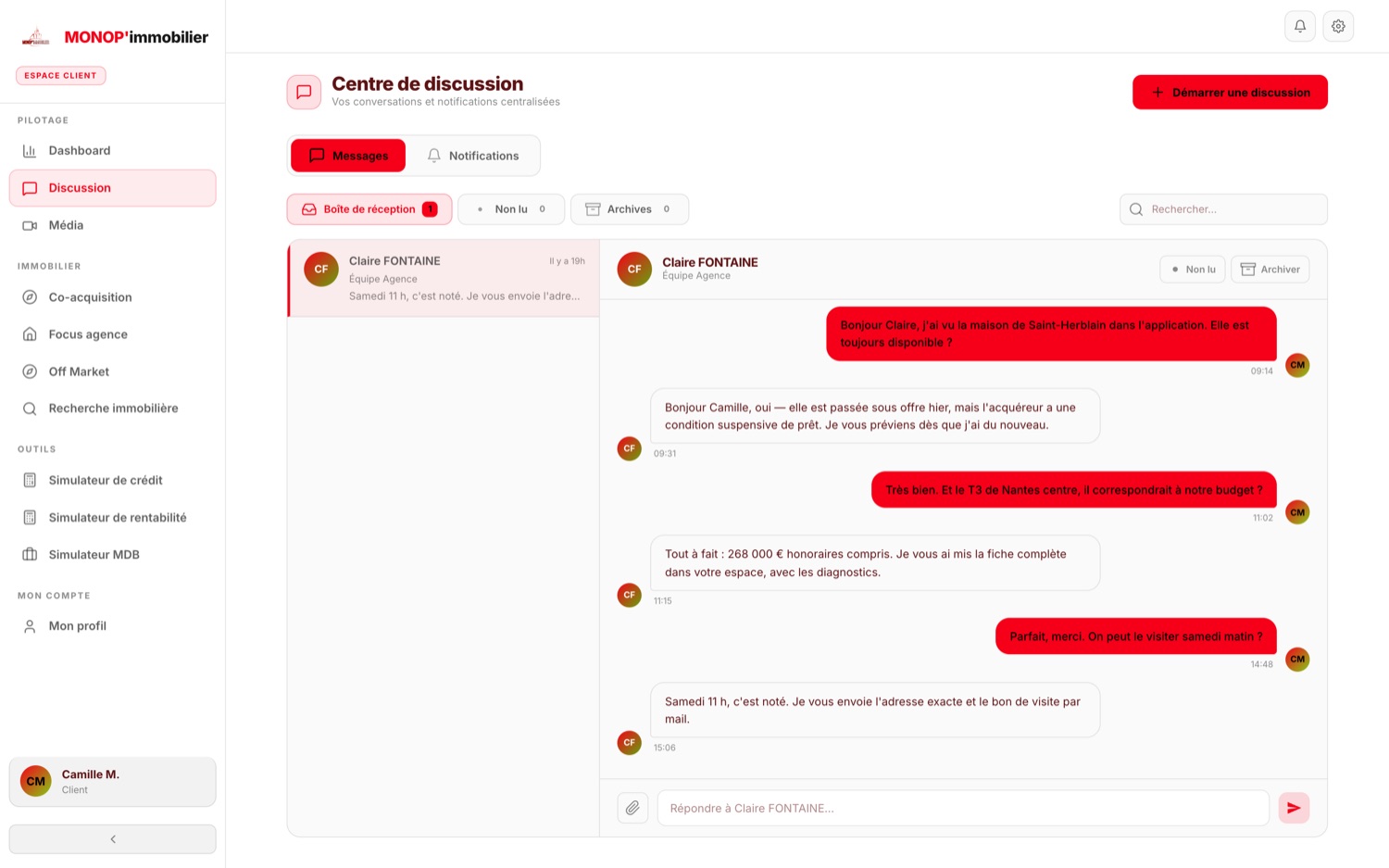 Espace client : centre de discussion, conversation entre la cliente et sa conseillère de l'agence.